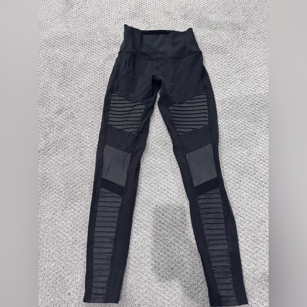Alo Yoga Black Textured Faux Leather Moto Leggings Size: M